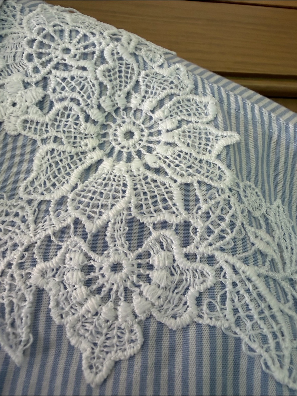 Frette Light Blue Pinstripe Button-Front Nightshirt with Lace Applique / large - Picture 7 of 13